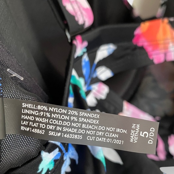 Torrid Underwire Halter Plunge Bikini Top Women’s Plus Size 5x D/DD - Picture 13 of 14